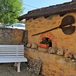 Charmante Maison En Pierre Avec Jardin Et Cheminee, Animaux Acceptes - Fr-1-616-174