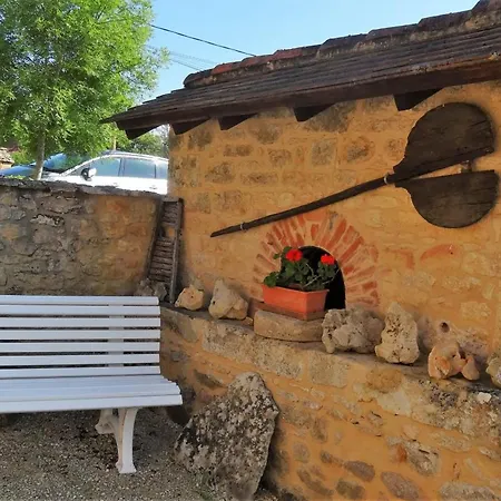 Maison En Pierre Avec Grand Jardin, Terrasse, Cheminee, Proche Des Sites Prehistoriques Des Eyzies - Fr-1-616-174