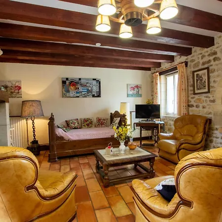 Charmante Maison En Pierre Avec Jardin Et Cheminee, Animaux Acceptes - Fr-1-616-174 Летний дом